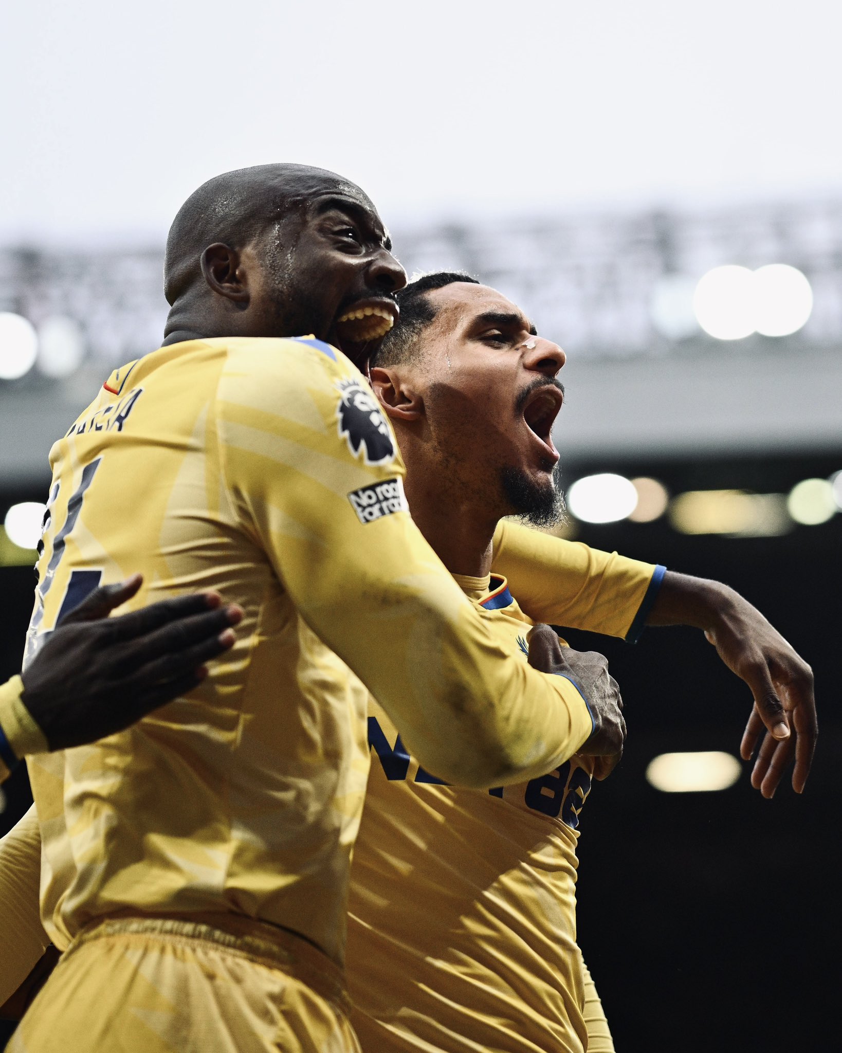 转会期体能课后；曼联内部沟通备战法国杯；赛场秩序良好；球探报告显示潜力(集体备课记录30篇)