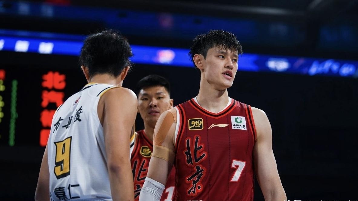 九游体育官方网站-赛地聚焦——CBA季后赛转会期热度飙升，里尔官宣签约，球迷炸锅，控场能力受关注的简单介绍