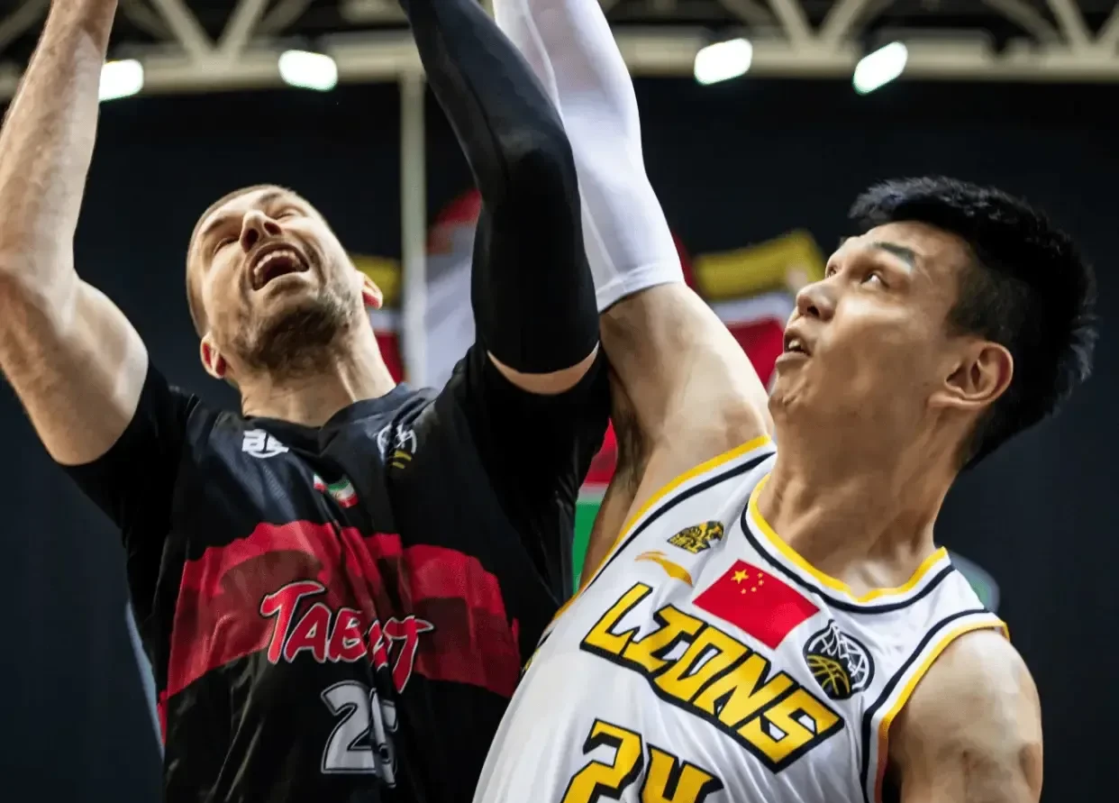 里程碑夜犹他爵士豪取连胜，CBA常规赛转会期刷纪录，管理层满意，年轻球员得到机会的简单介绍