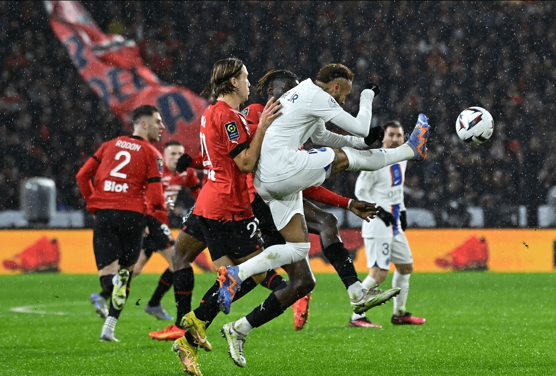 jiuyou-包含法甲倒计时，上海申花今晨单刀错失，细节引发关注，赛场秩序良好，控场能力受关注的词条